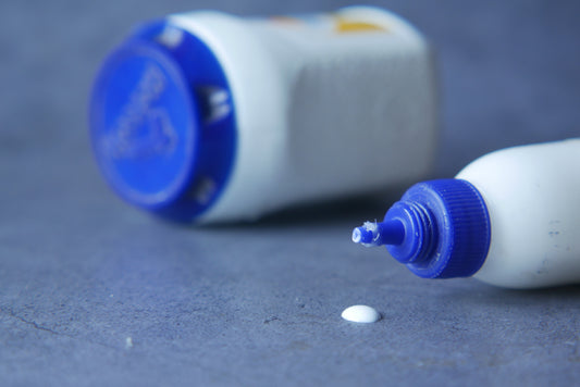 Can you glue acrylic?